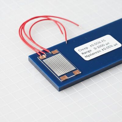 Creep ± 0,05 per cento Tassametro a pianta a scala completa che fornisce una gamma di misura da 0 a 1000 Microstrain e Isteresis ± 0,05 per cento Tassametro a pianta a scala completa per la misurazione della deformazione